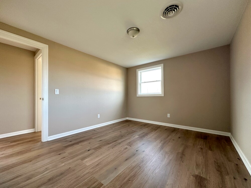 5622 Wilkie Dr, Fort Wayne, IN 46804