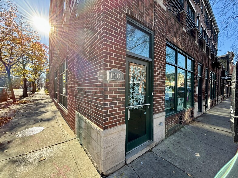 1901 W Chicago Ave, Chicago, IL for lease - Building Photo - Image 1 of 5