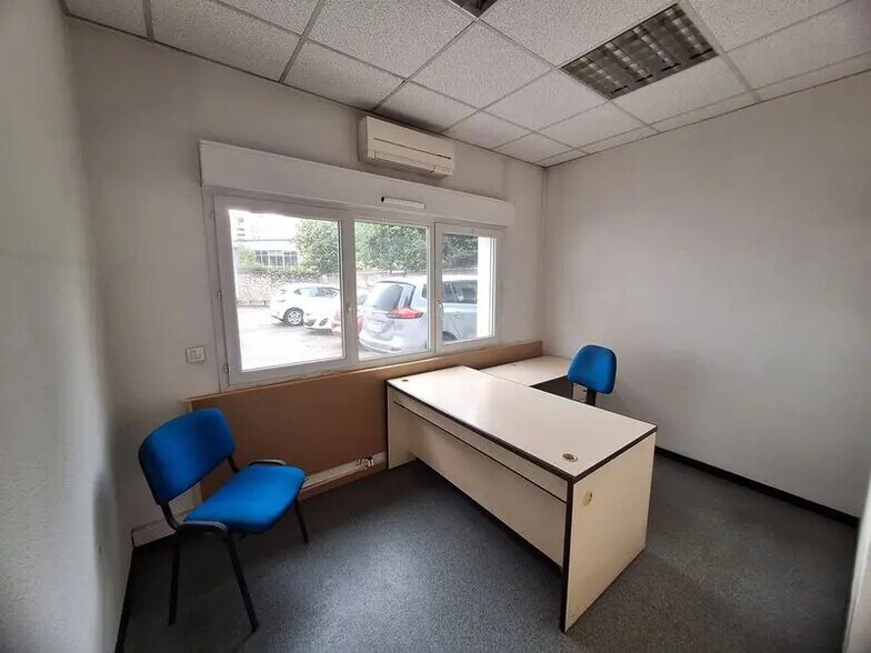 Office in Bordeaux for lease - Interior Photo - Image 3 of 8