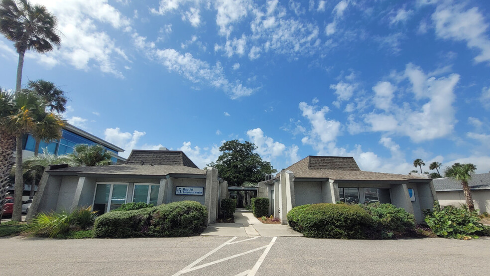 4 Office Buildings in Neptune Beach portfolio of 4 properties for sale on LoopNet.com - Building Photo - Image 1 of 5