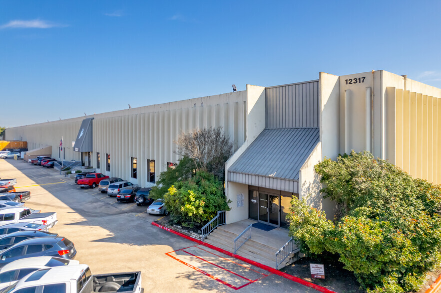 12317 Technology Blvd, Austin, TX for lease - Primary Photo - Image 1 of 9