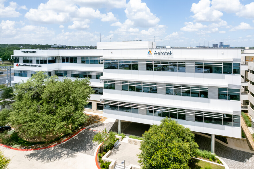 8611 N Mo Pac Expy, Austin, TX for lease - Building Photo - Image 1 of 17