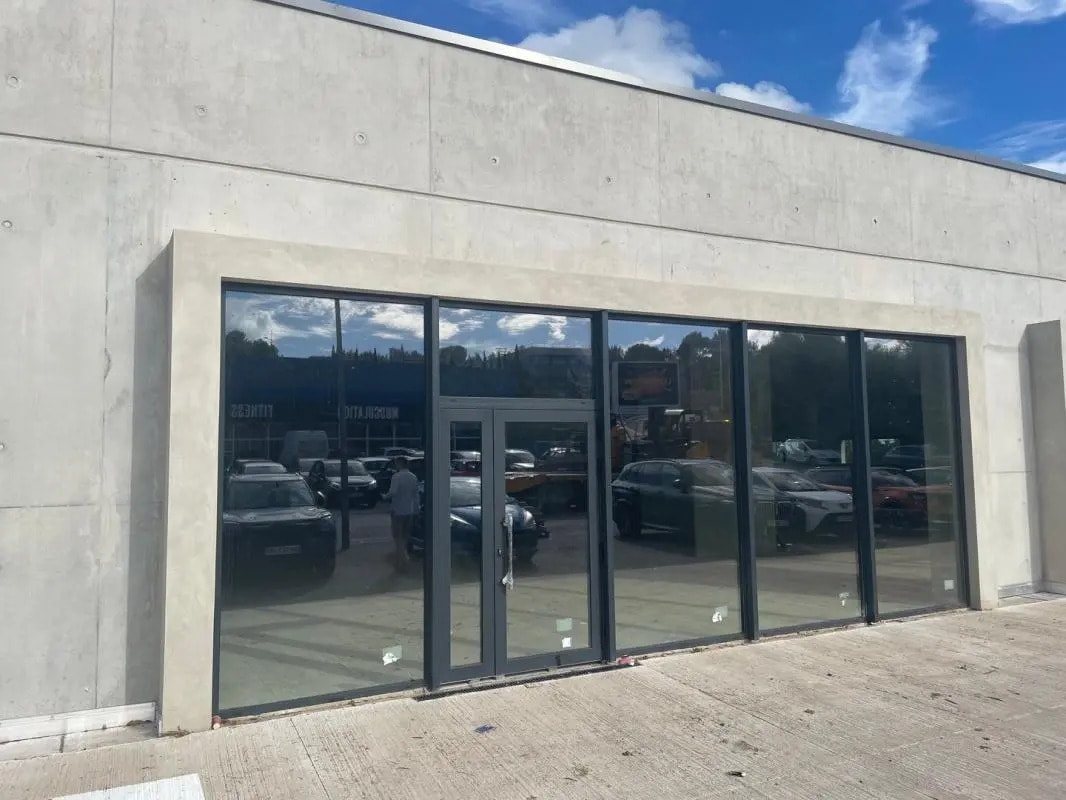 Retail in La Valette-du-Var for lease Building Photo- Image 1 of 5