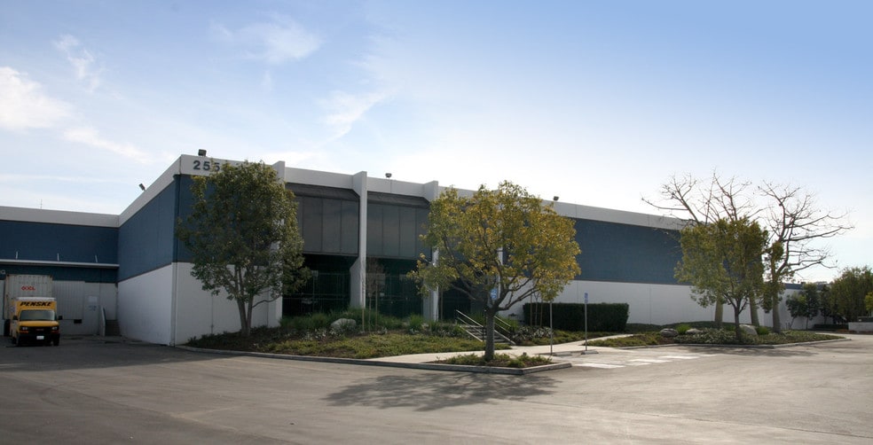 2550 Pellissier Pl, City Of Industry, CA for lease - Primary Photo - Image 2 of 6
