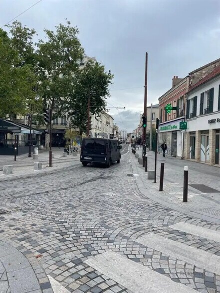 Retail in Gennevilliers for lease - Building Photo - Image 3 of 4