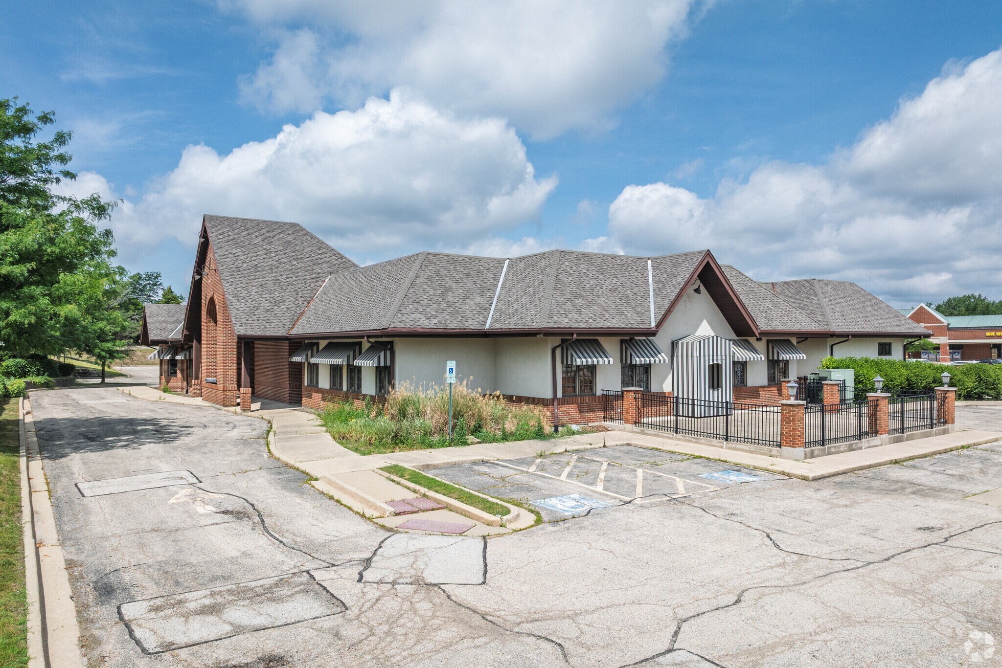 704 W Euclid Ave, Palatine, IL for lease Primary Photo- Image 1 of 5