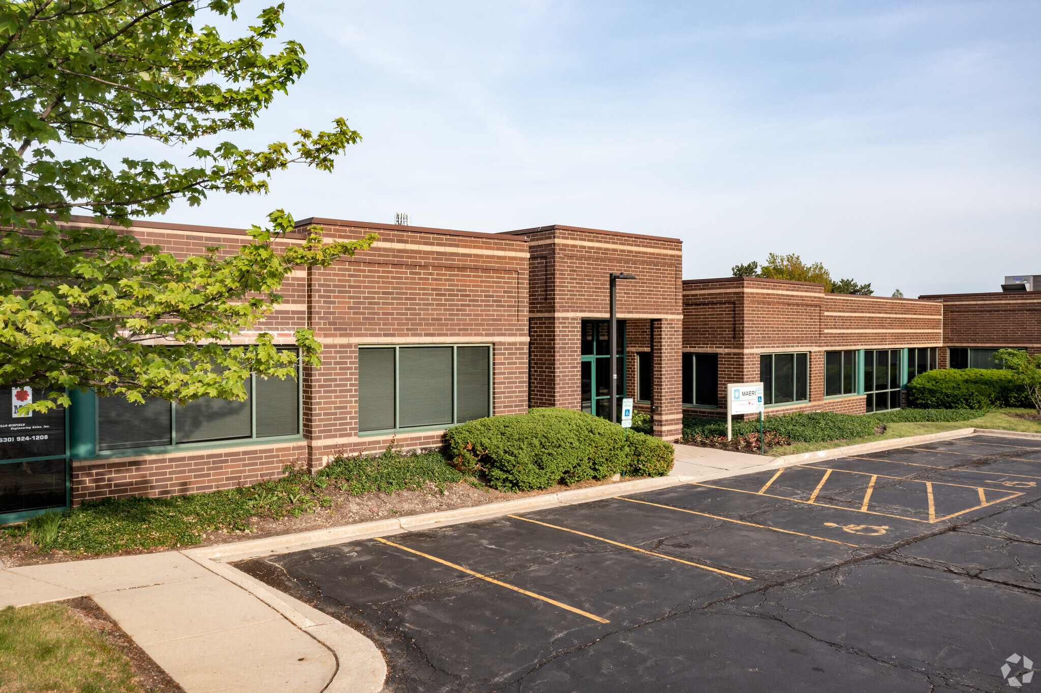 1091-1099 W Hawthorn Dr, Itasca, IL for lease Building Photo- Image 1 of 20