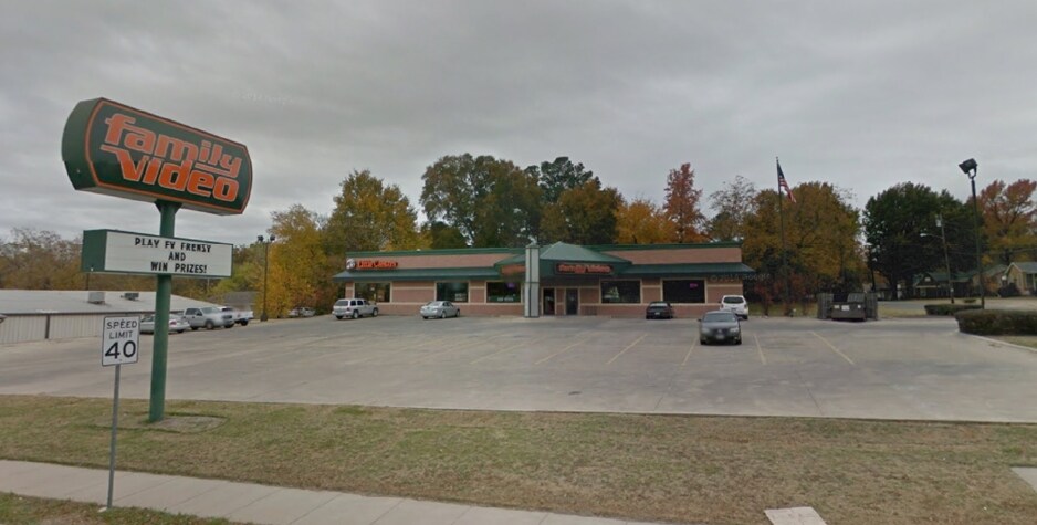 2010 Lamar Ave, Paris, TX for lease - Primary Photo - Image 2 of 9