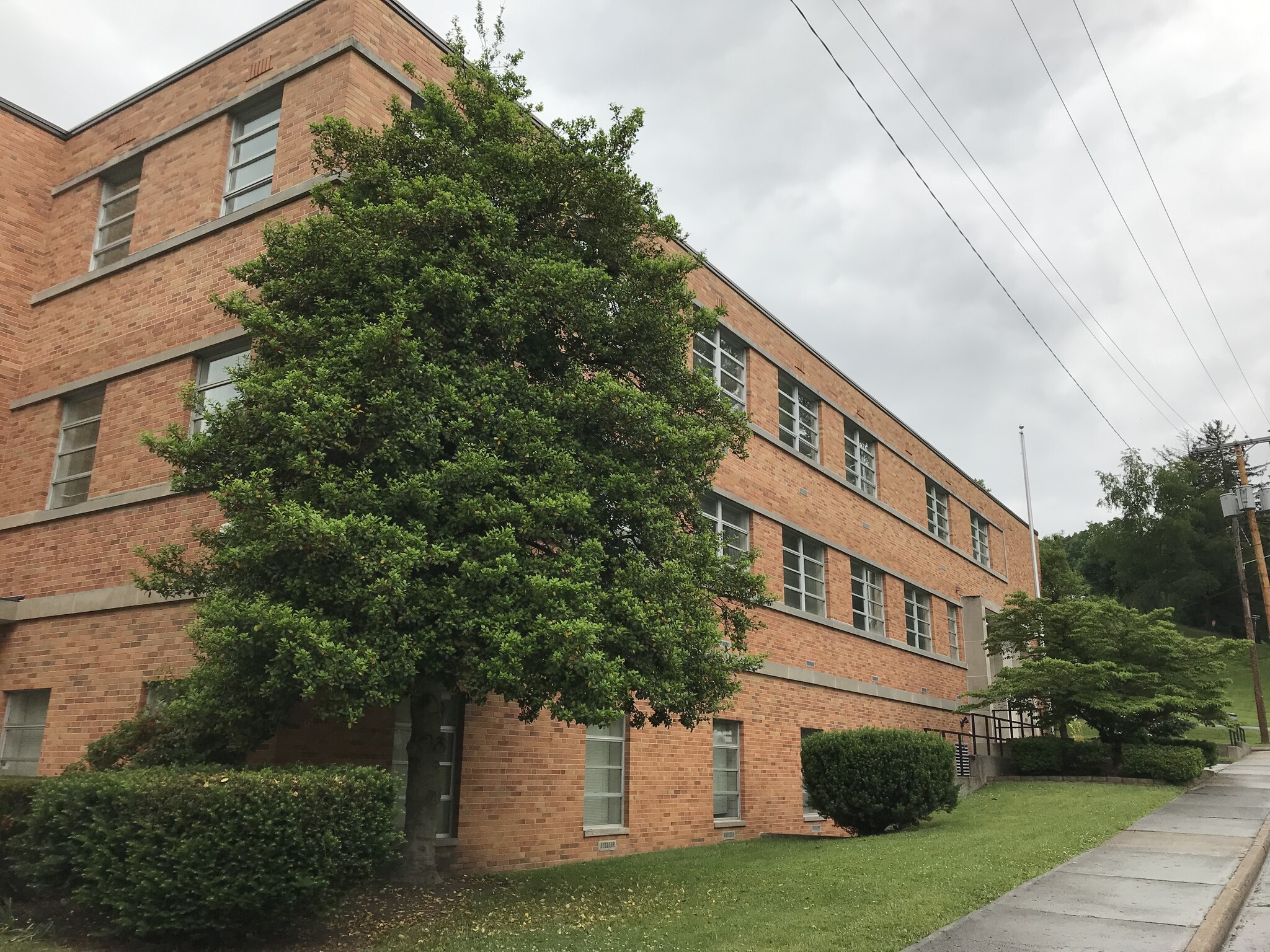 100 Bluestone Rd, Mount Hope, WV for sale Primary Photo- Image 1 of 1