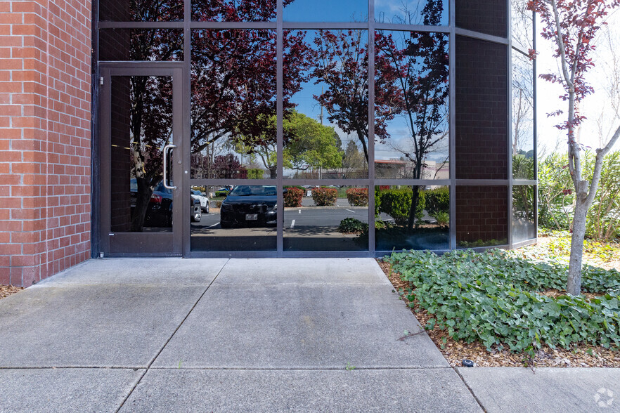 2090 Marina Ave, Petaluma, CA for lease - Building Photo - Image 3 of 7