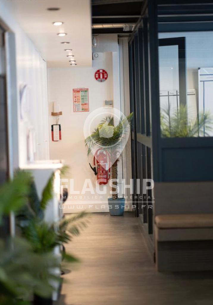 Office in Clichy for lease Interior Photo- Image 1 of 10
