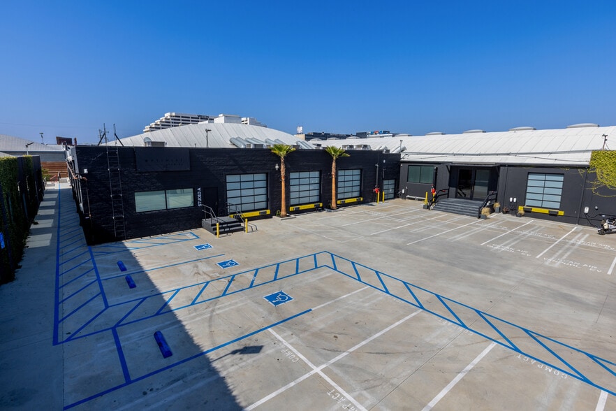 5431 W 104th St, Los Angeles, CA for sale - Building Photo - Image 2 of 9