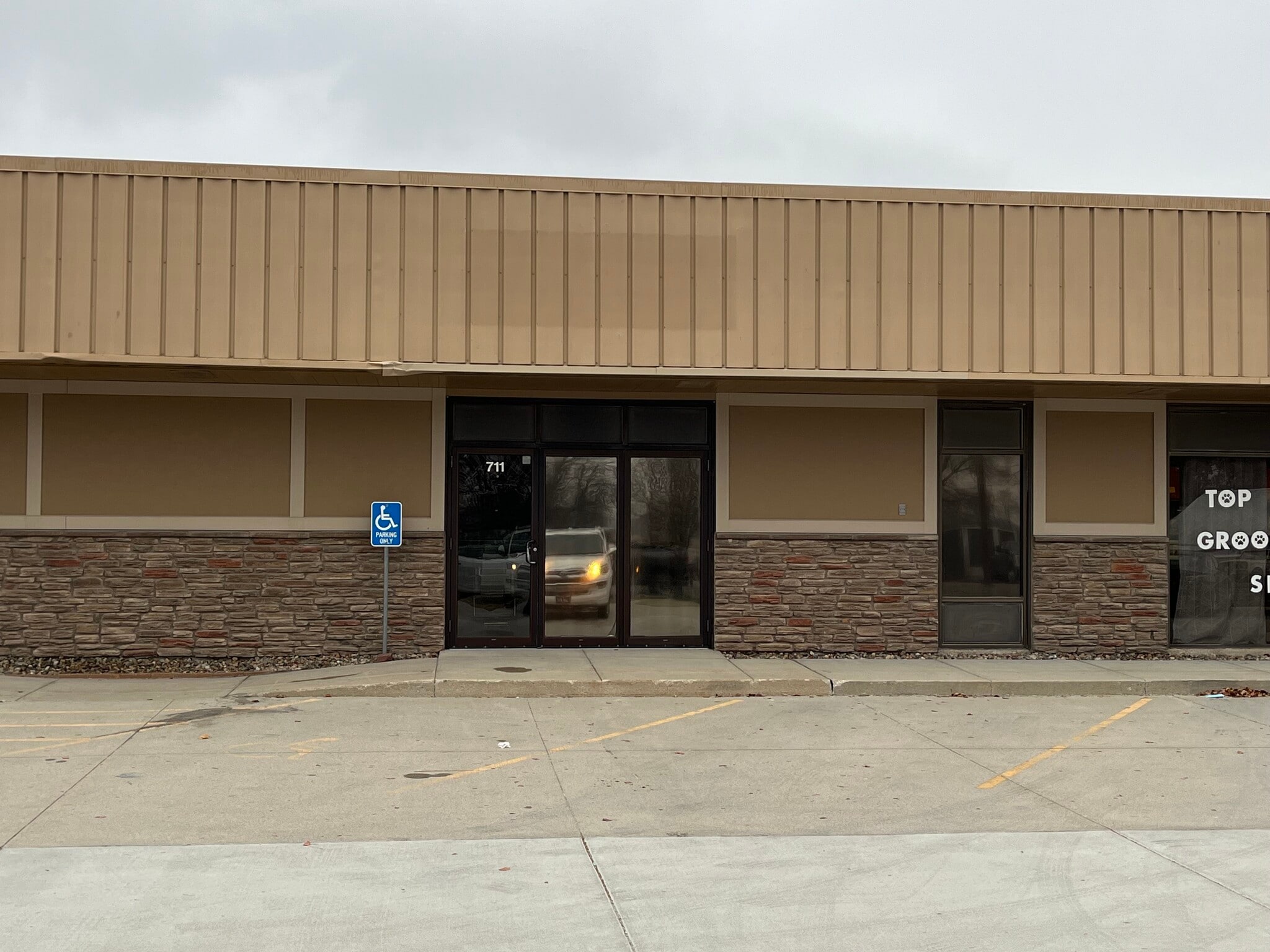 711 E Lincoln Way, Ames, IA for lease Primary Photo- Image 1 of 5