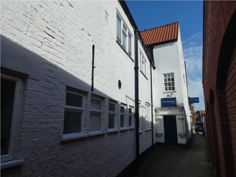 17 Cornmarket, Louth for sale - Building Photo - Image 3 of 6