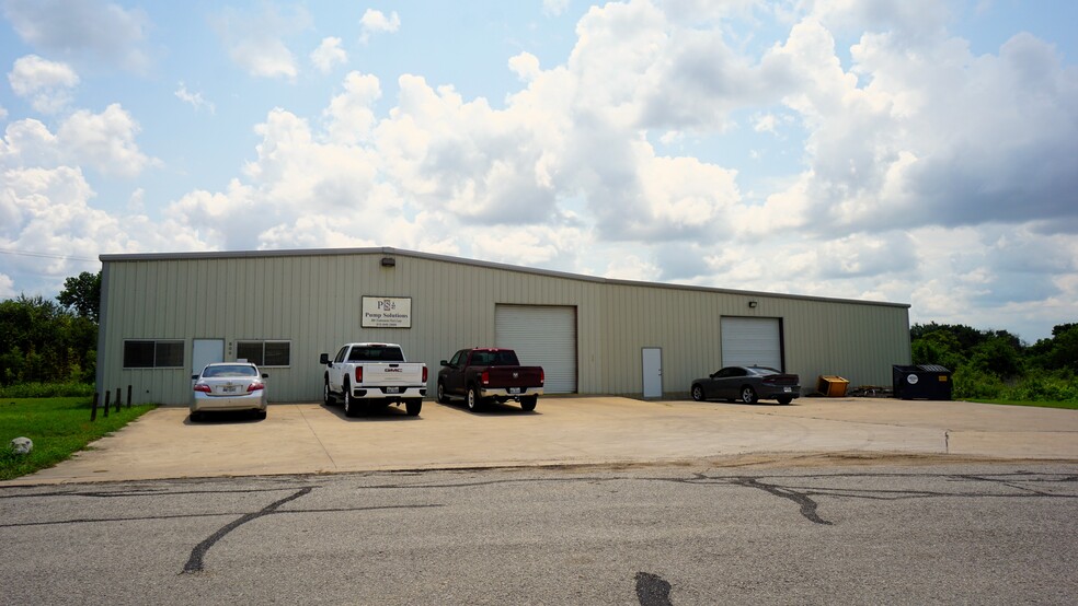 806 Tradesmens Park Loop, Hutto, TX for lease - Building Photo - Image 2 of 9