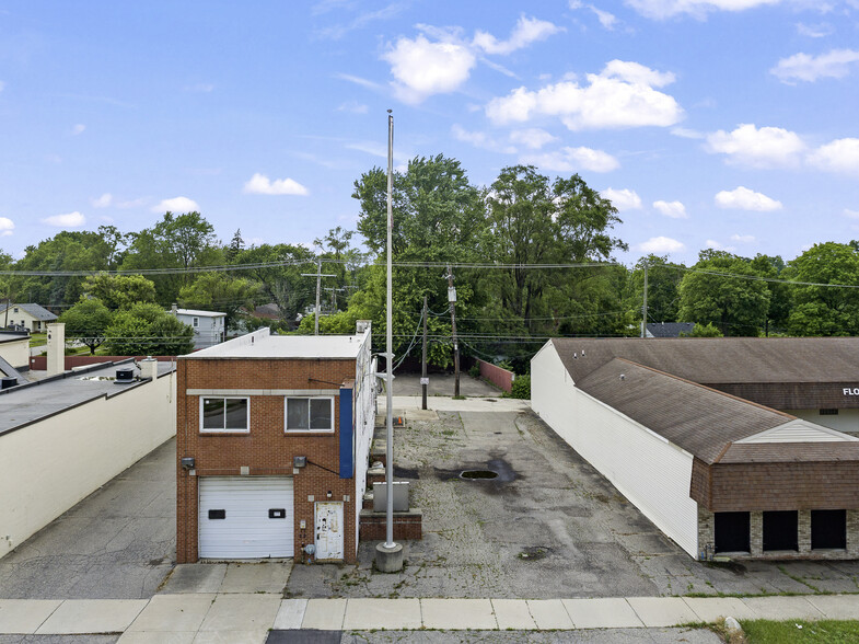 25120 5 Mile Rd, Redford, MI for sale - Building Photo - Image 3 of 5