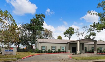 102 E Walker St, League City TX - Loft