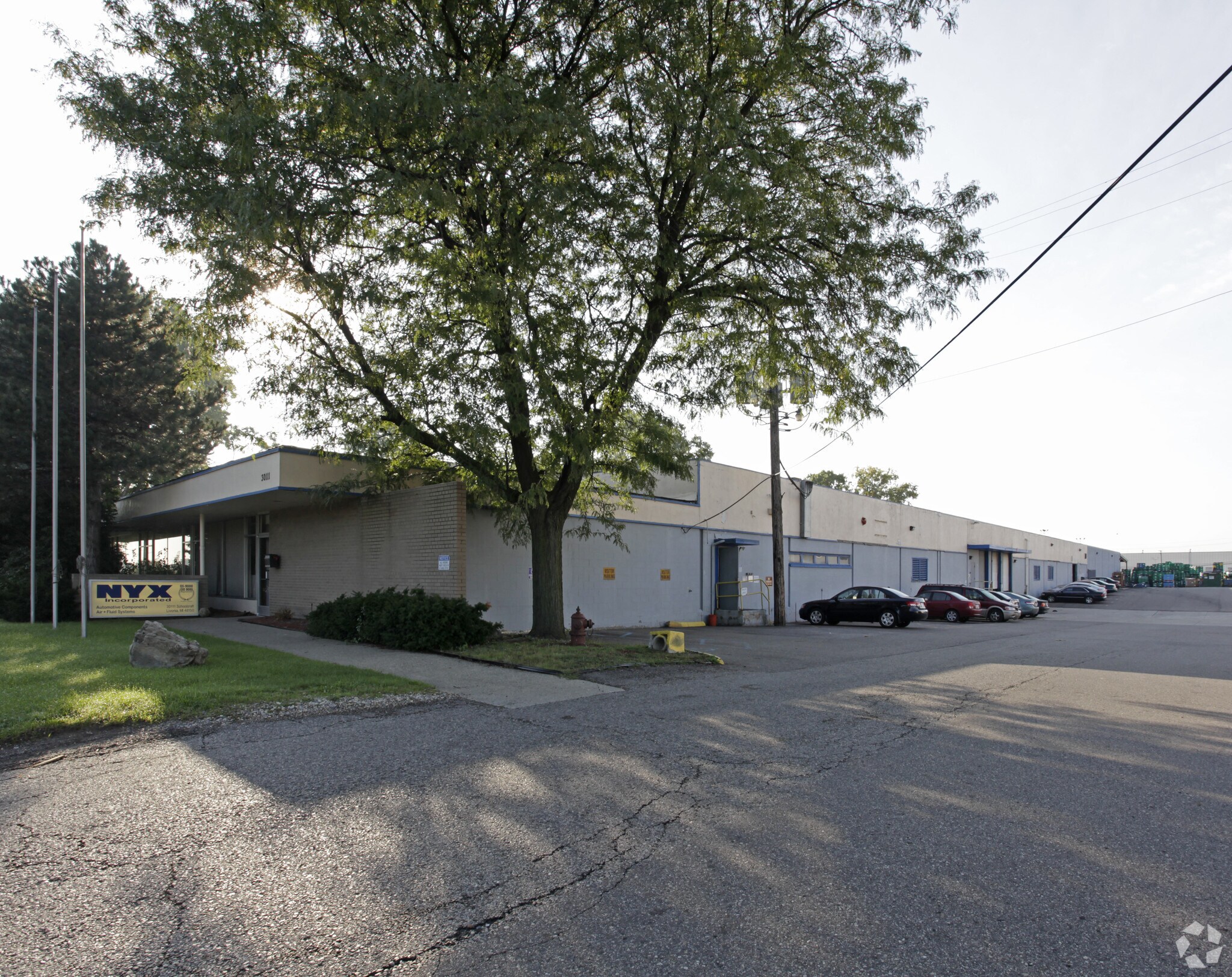 30111 Schoolcraft Rd, Livonia, MI 48150