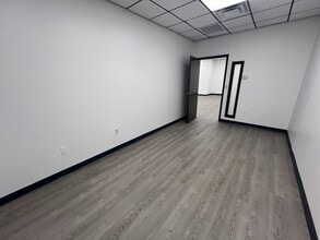 2111 W Swann Ave, Tampa, FL for lease Interior Photo- Image 1 of 8