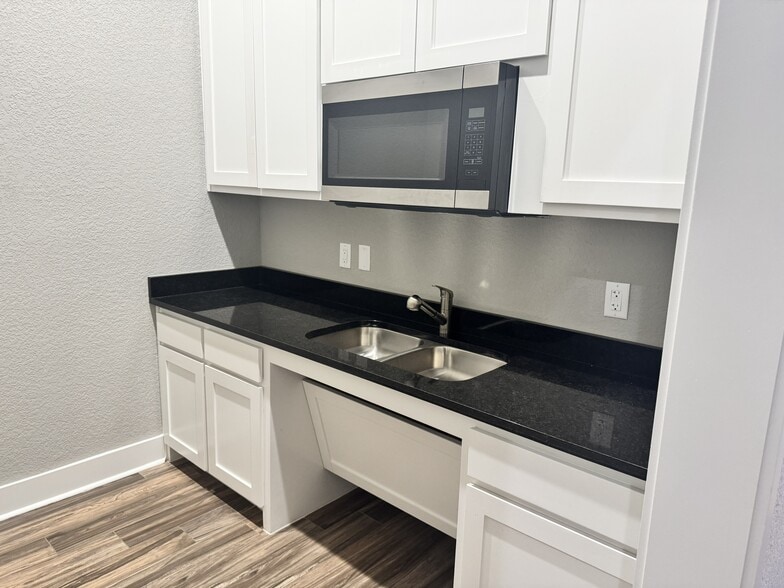 5899 Preston Rd, Frisco, TX for lease - Building Photo - Image 3 of 8