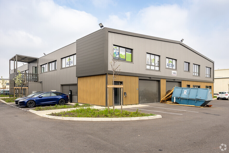 Office in Chassieu for sale - Primary Photo - Image 1 of 3