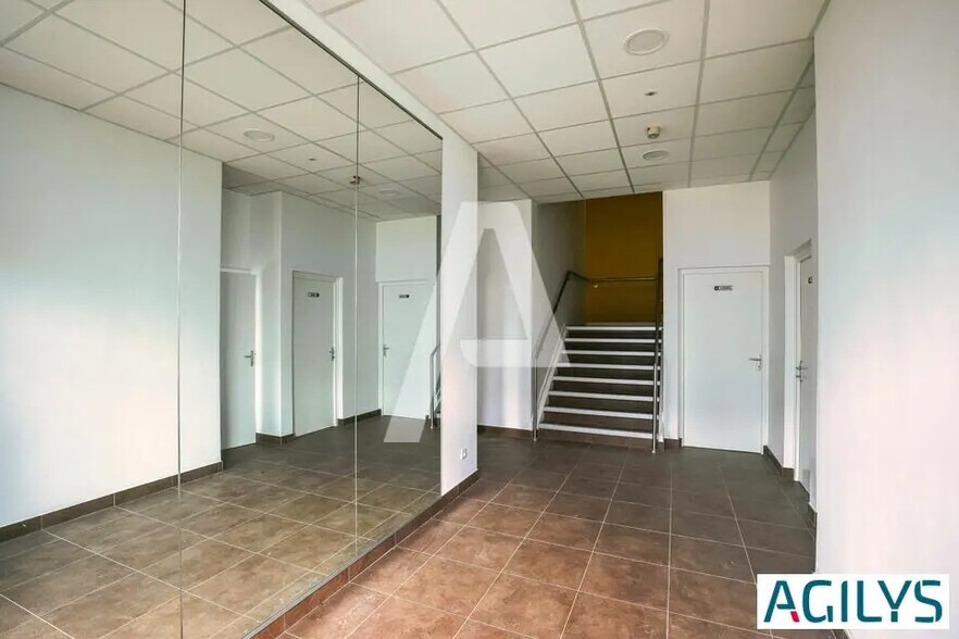 Office in Lisses for lease - Interior Photo - Image 3 of 5