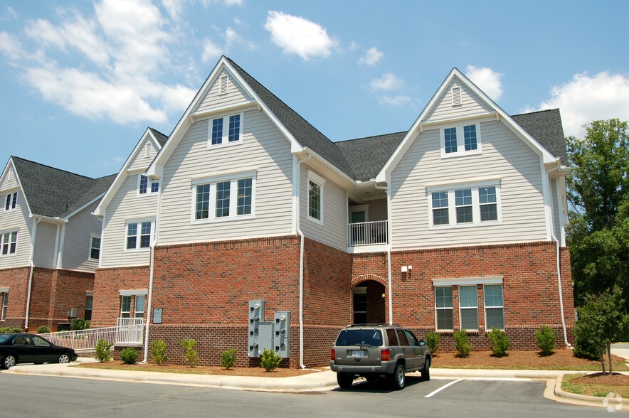 575 Davidson Gateway Dr, Davidson, NC for sale - Building Photo - Image 2 of 21