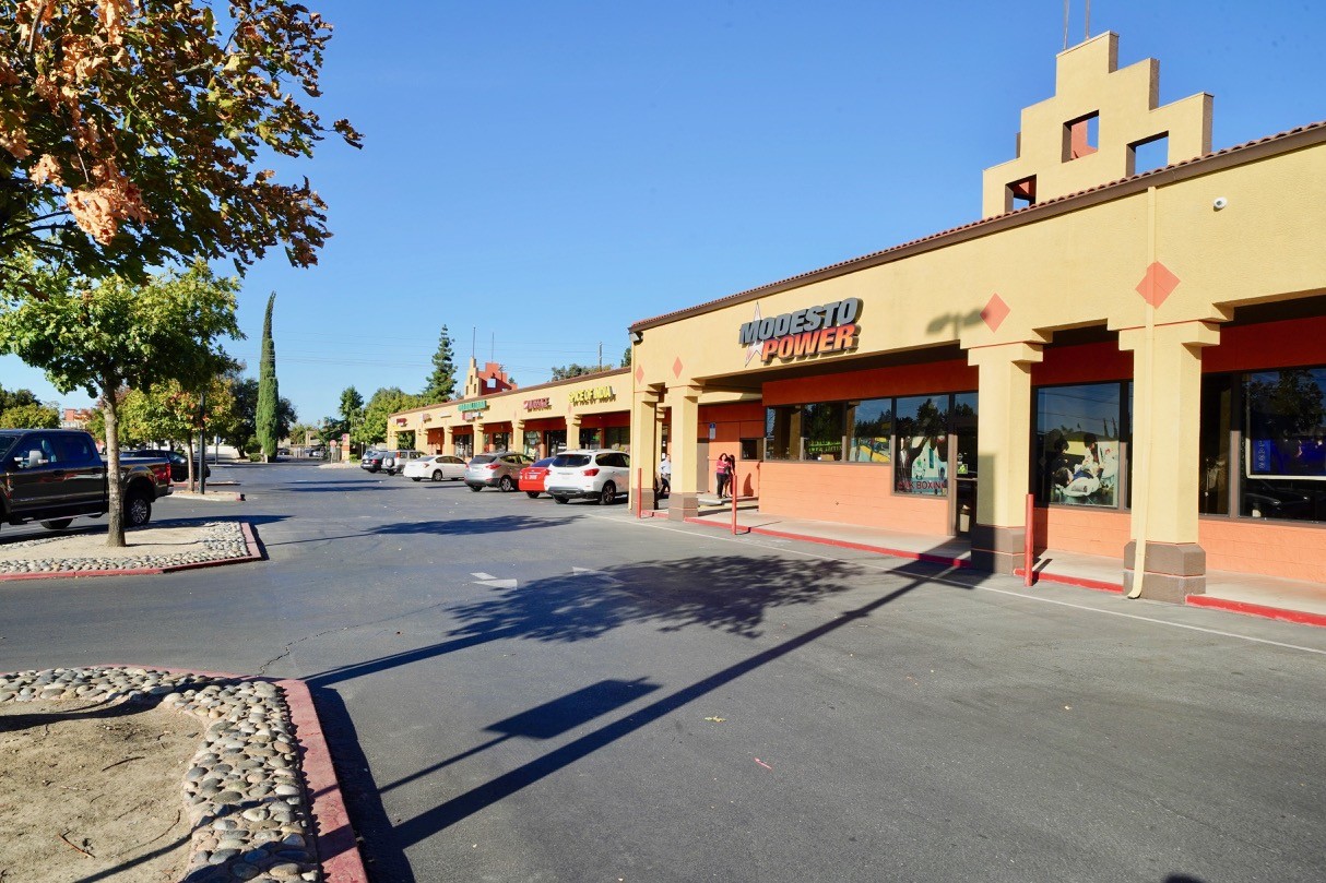 2400 Coffee Rd, Modesto, CA 95355 - Coffee Plaza | LoopNet.com