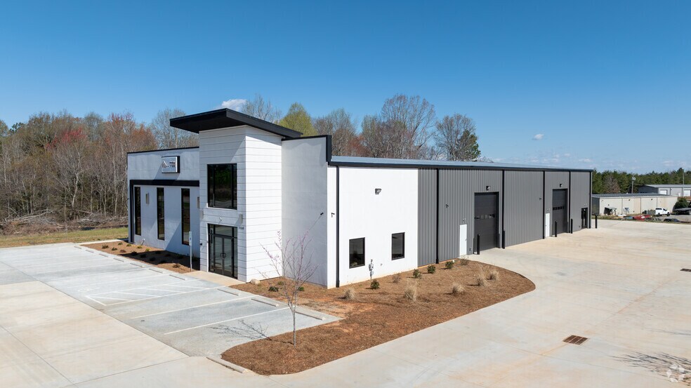 4164-4168 N NC 16 Business Hwy, Denver, NC for sale - Primary Photo - Image 1 of 12