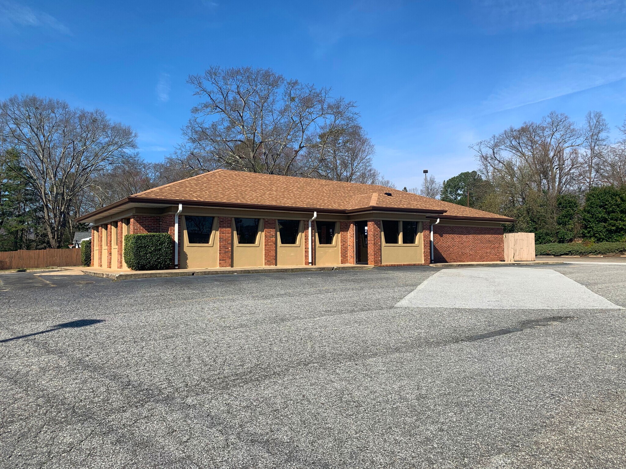 909 E Rutherford St, Landrum, SC for sale Building Photo- Image 1 of 1