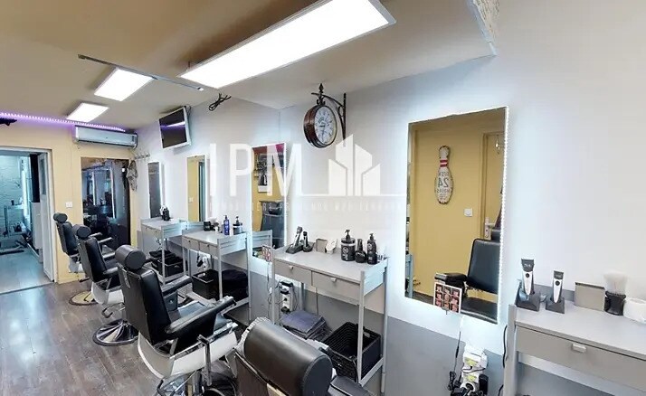 Retail in Marseille for sale Interior Photo- Image 1 of 7