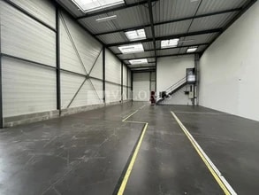 Flex in Saint-Priest for lease Interior Photo- Image 2 of 7