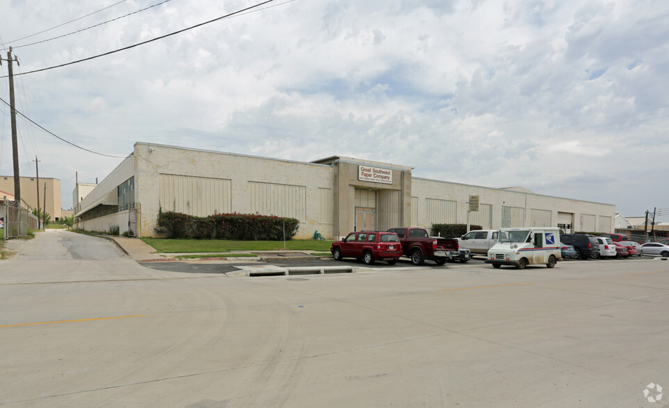 5707 Harvey Wilson Dr, Houston, TX for lease - Building Photo - Image 1 of 5