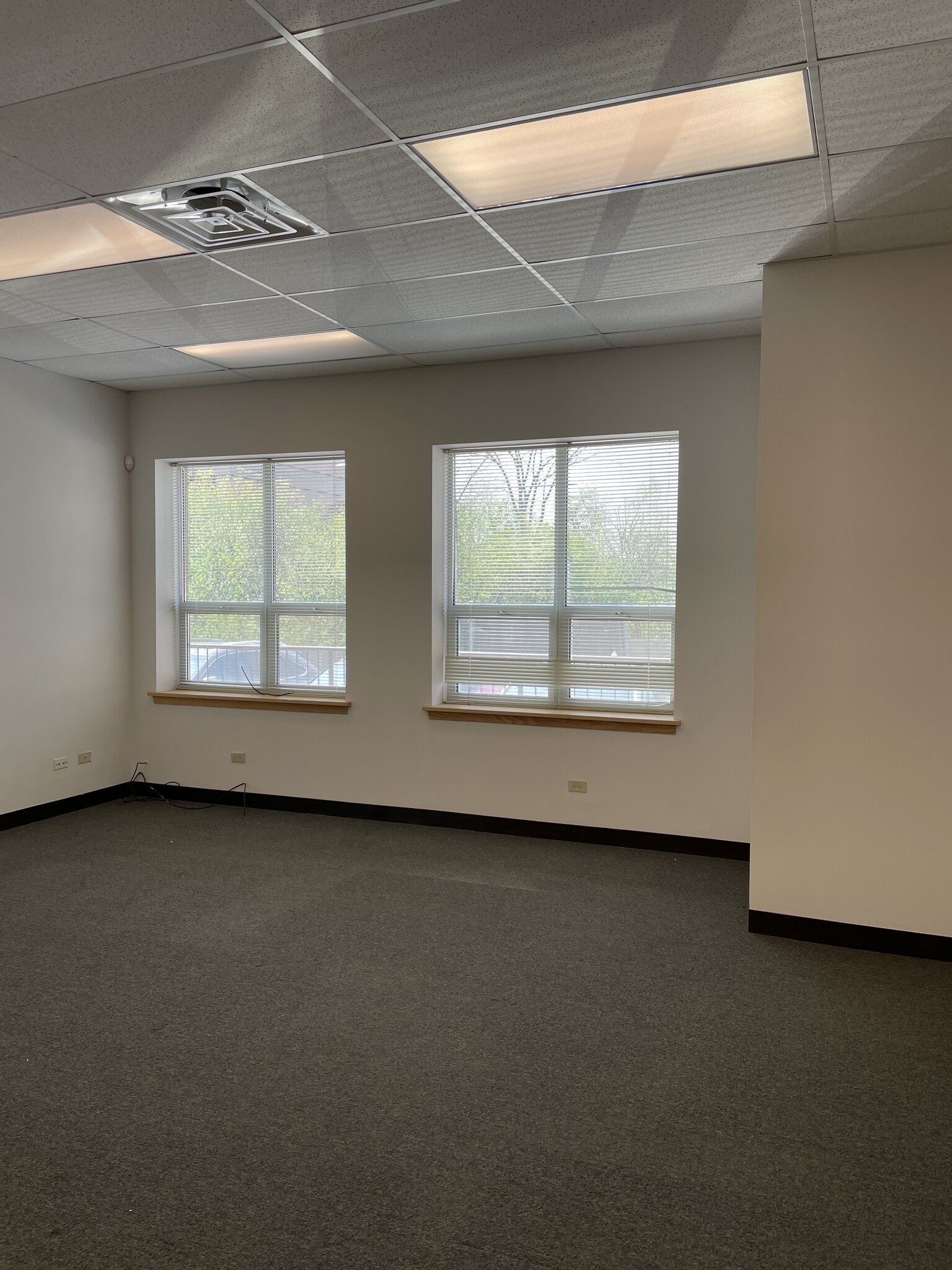 747 Lake Cook Rd, Deerfield, IL for lease Interior Photo- Image 1 of 2