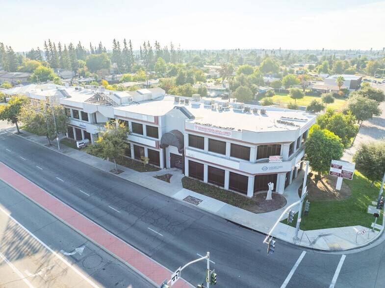 6767 N Fresno St, Fresno, CA for lease - Building Photo - Image 1 of 5