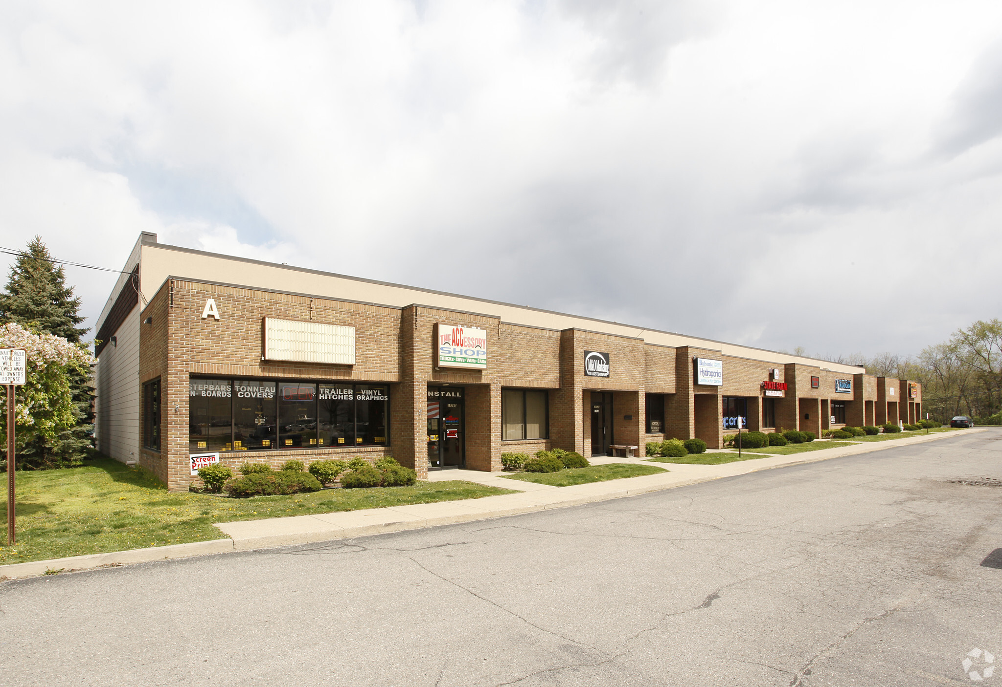 38500-38560 Michigan Ave, Wayne, MI for lease Primary Photo- Image 1 of 4