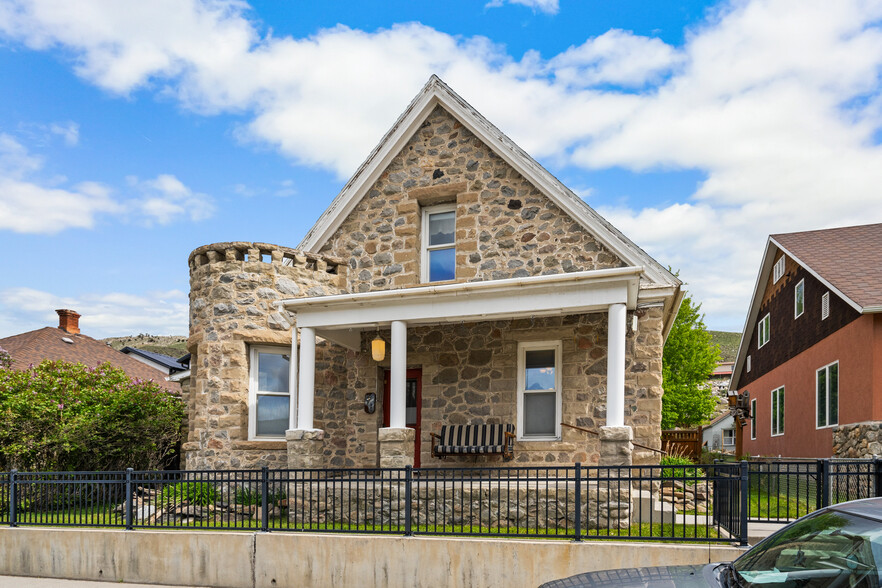 520 Scott St, Gardiner, MT for sale - Primary Photo - Image 1 of 74