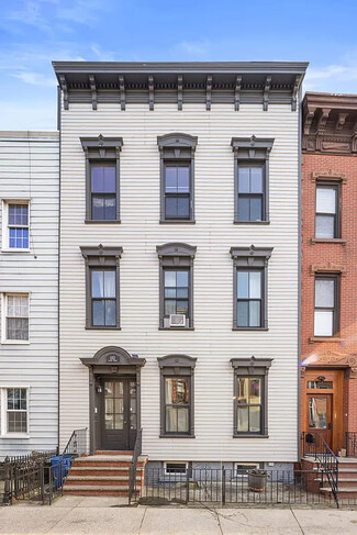 More details for 132 Calyer St, Brooklyn, NY - Multifamily for Sale