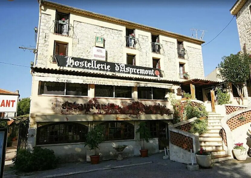 Retail in Aspremont for lease - Building Photo - Image 1 of 12