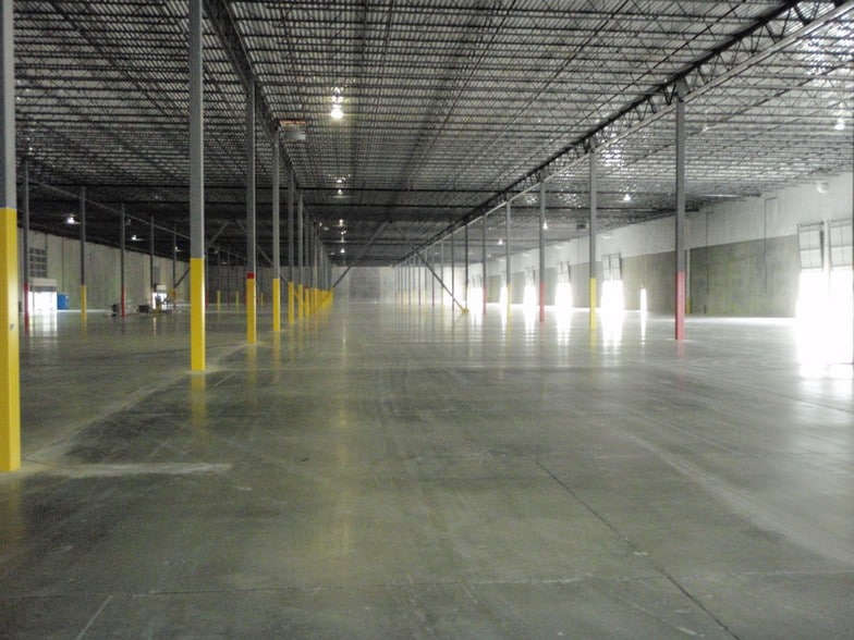 321 Apple Valley Rd, Winchester, VA for lease - Interior Photo - Image 2 of 13