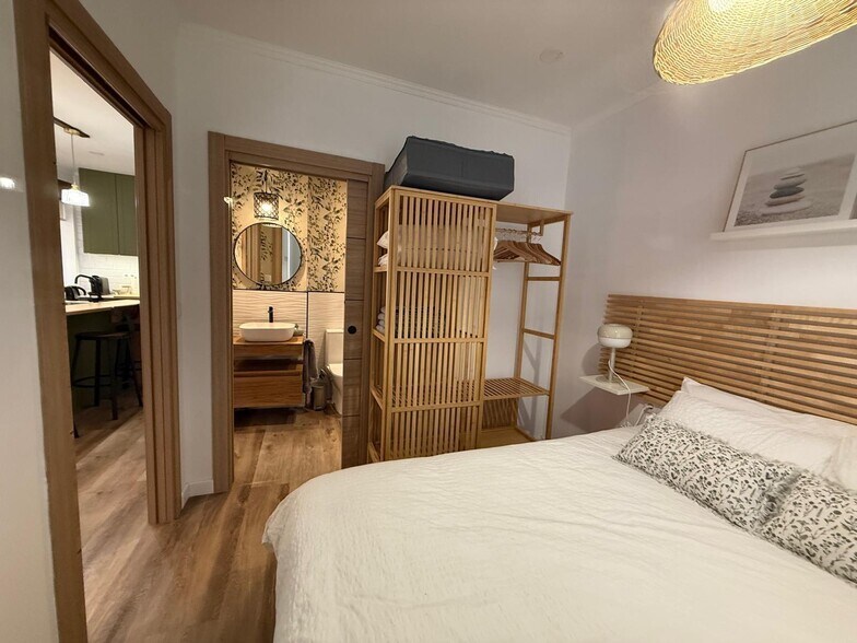 Retail in València for sale - Building Photo - Image 2 of 31