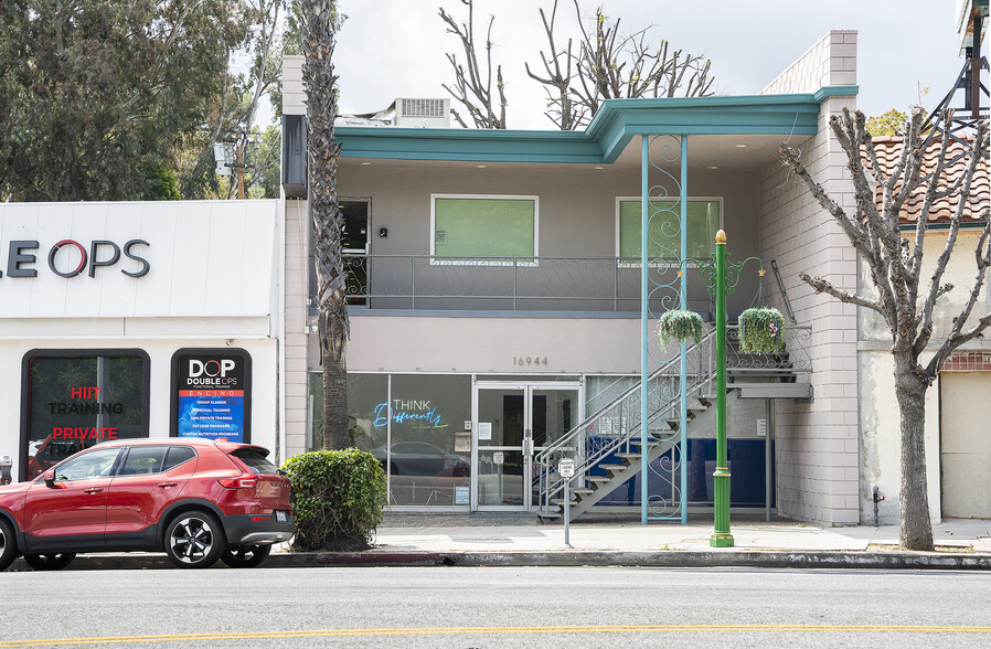 16944 Ventura Blvd, Encino, CA for lease - Building Photo - Image 1 of 10