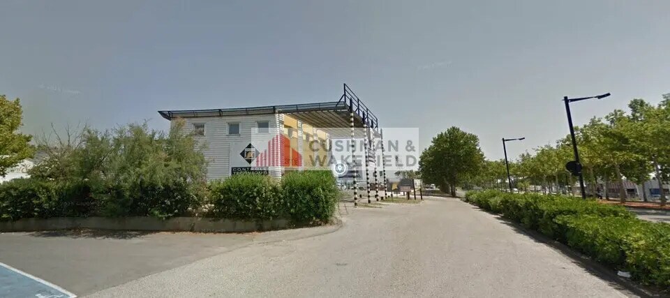 Retail in Nîmes for lease - Building Photo - Image 2 of 3