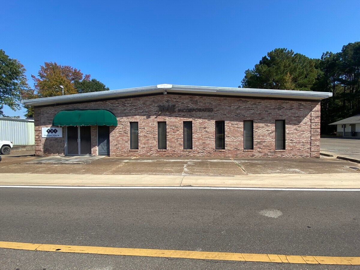 725 Coulter Dr, New Albany, MS 38652