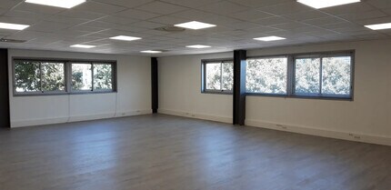 Office in La Ciotat for lease Interior Photo- Image 1 of 5