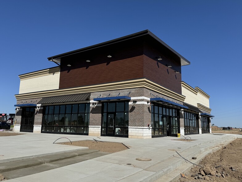 407 Pointe Plaza Dr, Windsor, CO for lease - Building Photo - Image 1 of 3