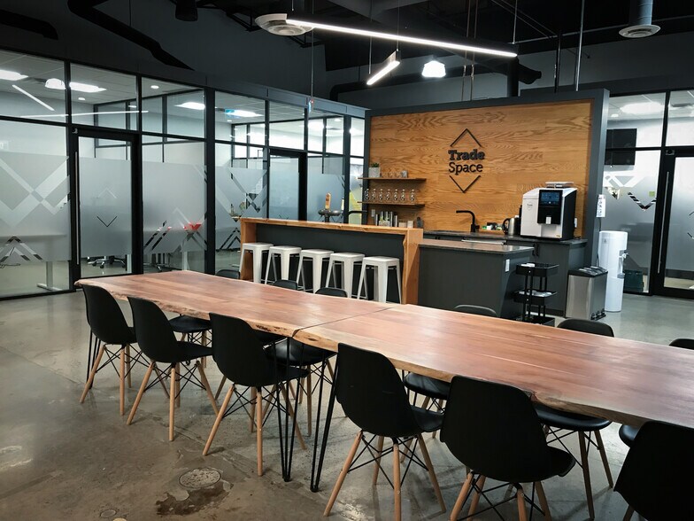 4030 8th St SE, Calgary, AB for lease - Interior Photo - Image 3 of 13