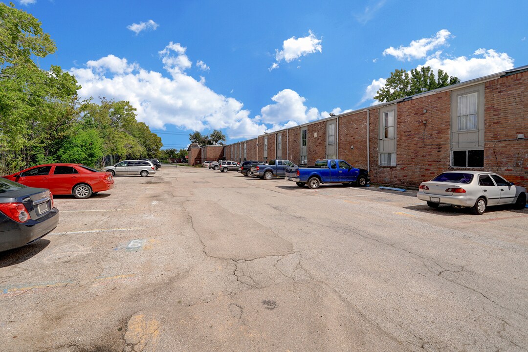 215 W Little York Rd, Houston, TX 77076 Casa Real Apartments