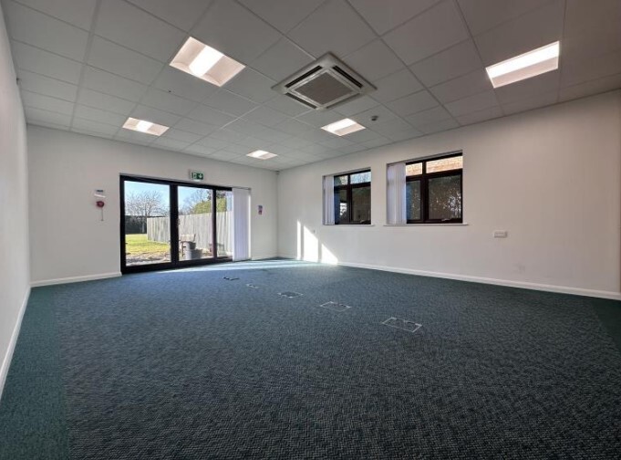 Browns Ln, Nottingham for lease Interior Photo- Image 1 of 3