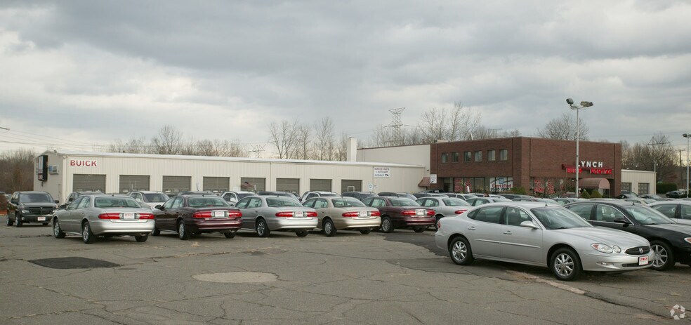 512 W Center St, Manchester, CT for sale - Primary Photo - Image 1 of 1